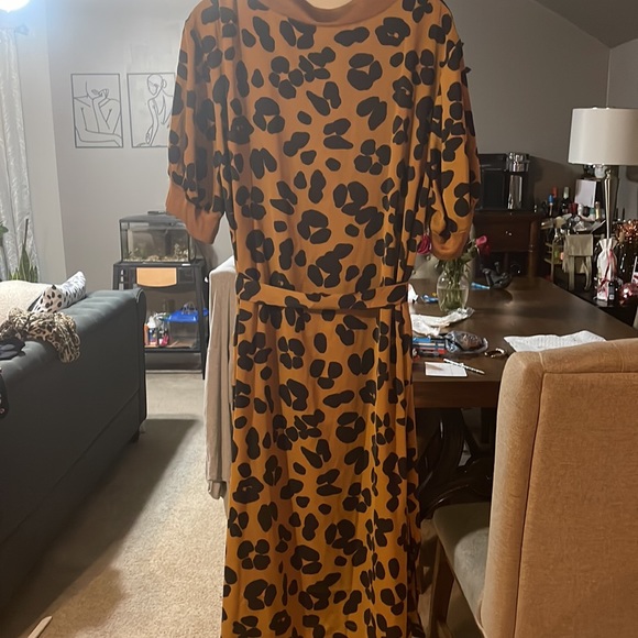 Who What Wear golden mustard and black print dress. Size 2x - Picture 4 of 5